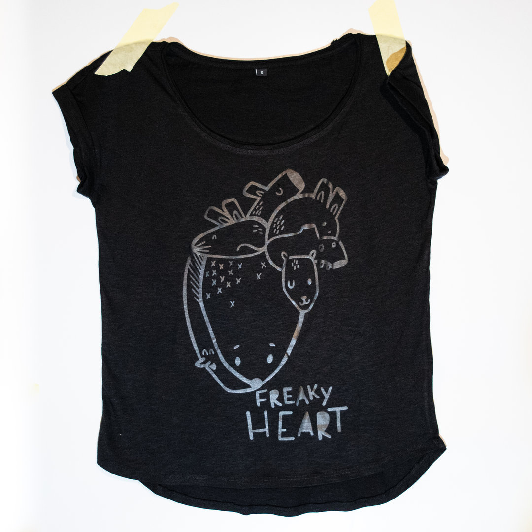 Freaky Heart (BLACK EDITION) Damen T-Shirt Schwarz